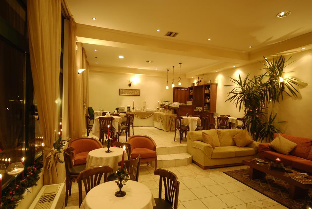 Hotel Galaxy Krepeni エクステリア 写真